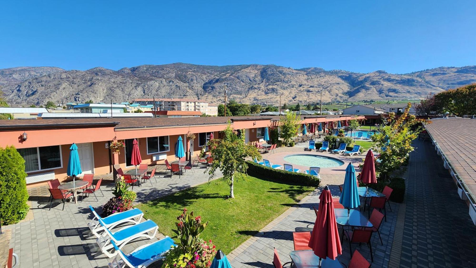 Sahara Courtyard Inn & Suites Osoyoos Exteriér fotografie