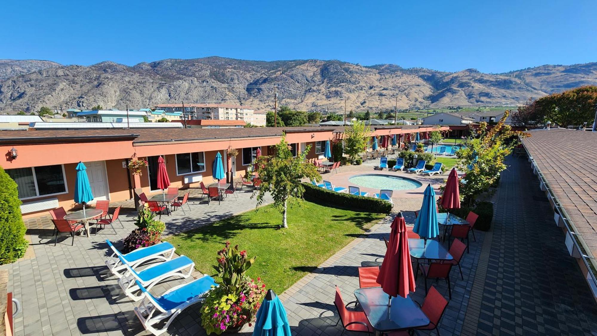 Sahara Courtyard Inn & Suites Osoyoos Exteriér fotografie